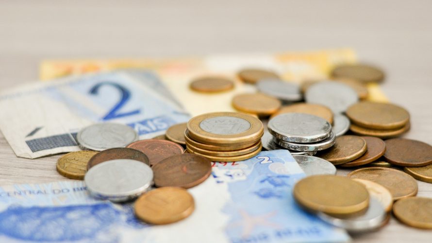 中学受験にかかる費用や親の年収は?塾代や受験料など、事前にお金の準備をしておけば安心!